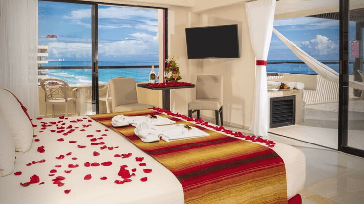 Honeymoon Suite